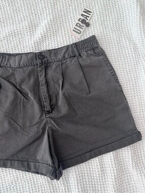 NWT Urban Outfitters BDG Gray Pleated Women’s Shorts Closet Staple Utility UO
